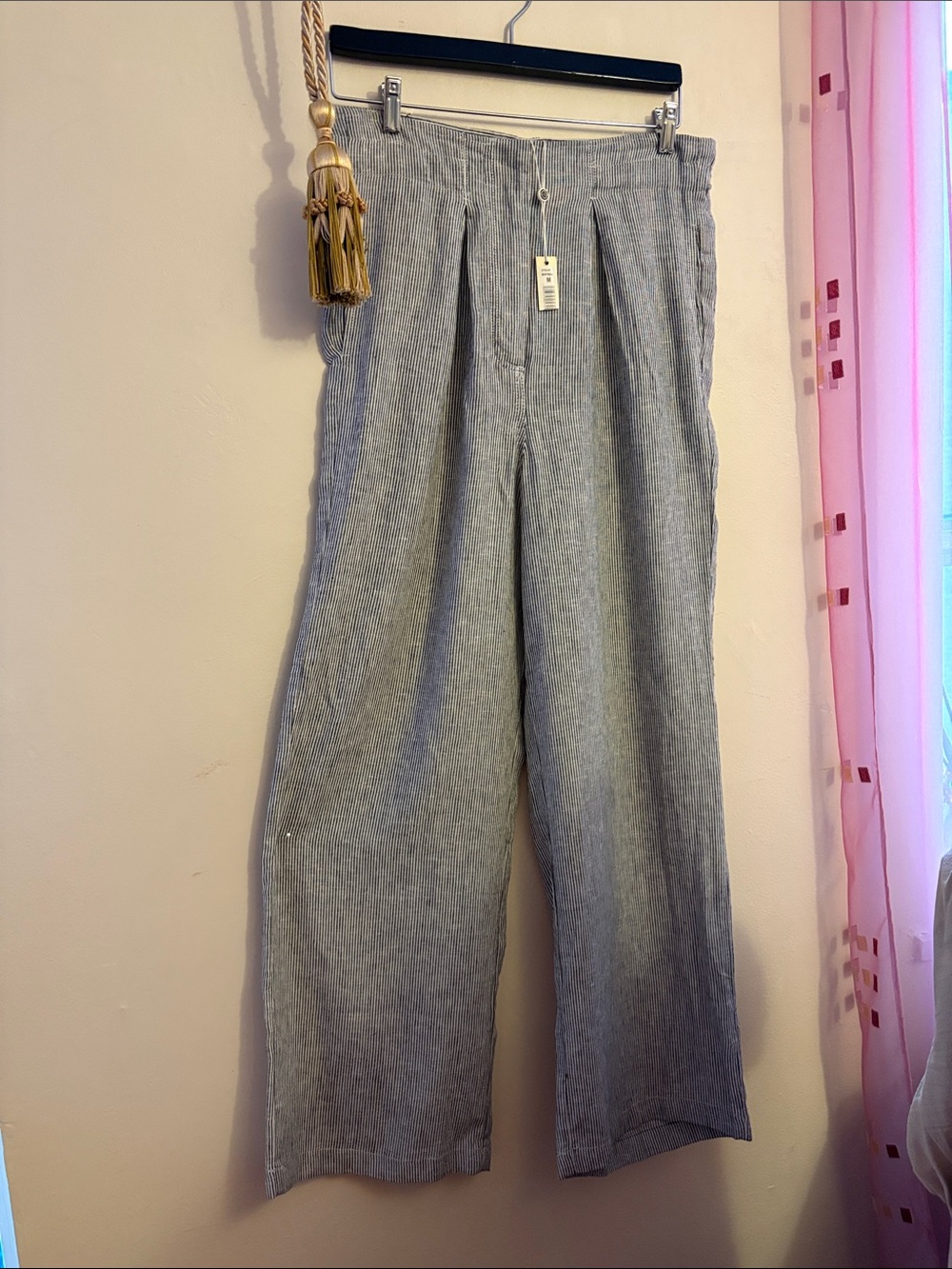 Max Studio Gray Pinstripe Straight-Leg Pants. Linen. RAYON